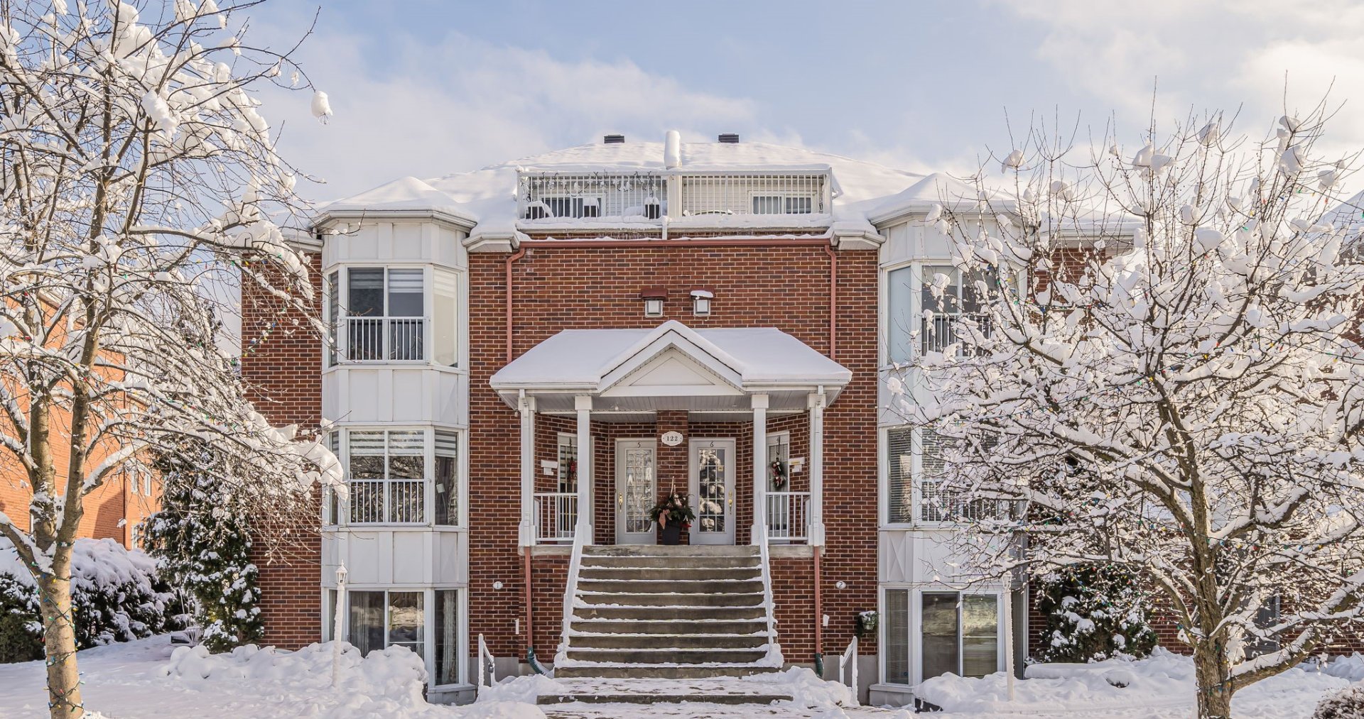 Montreal home for sale at 122 Avenue de Balmoral by Chai Tadmor and Ronit Ziegler