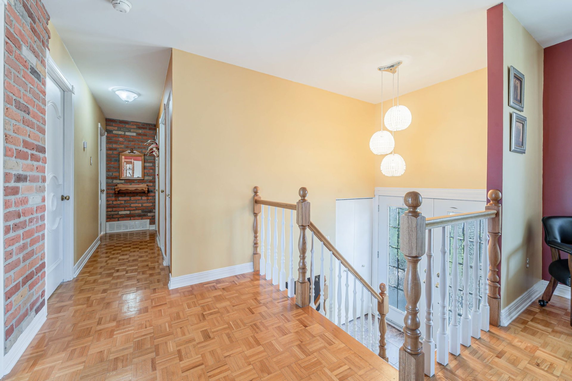 Ensuite bathroom in 915 Boulevard de Chateauneuf Montreal property