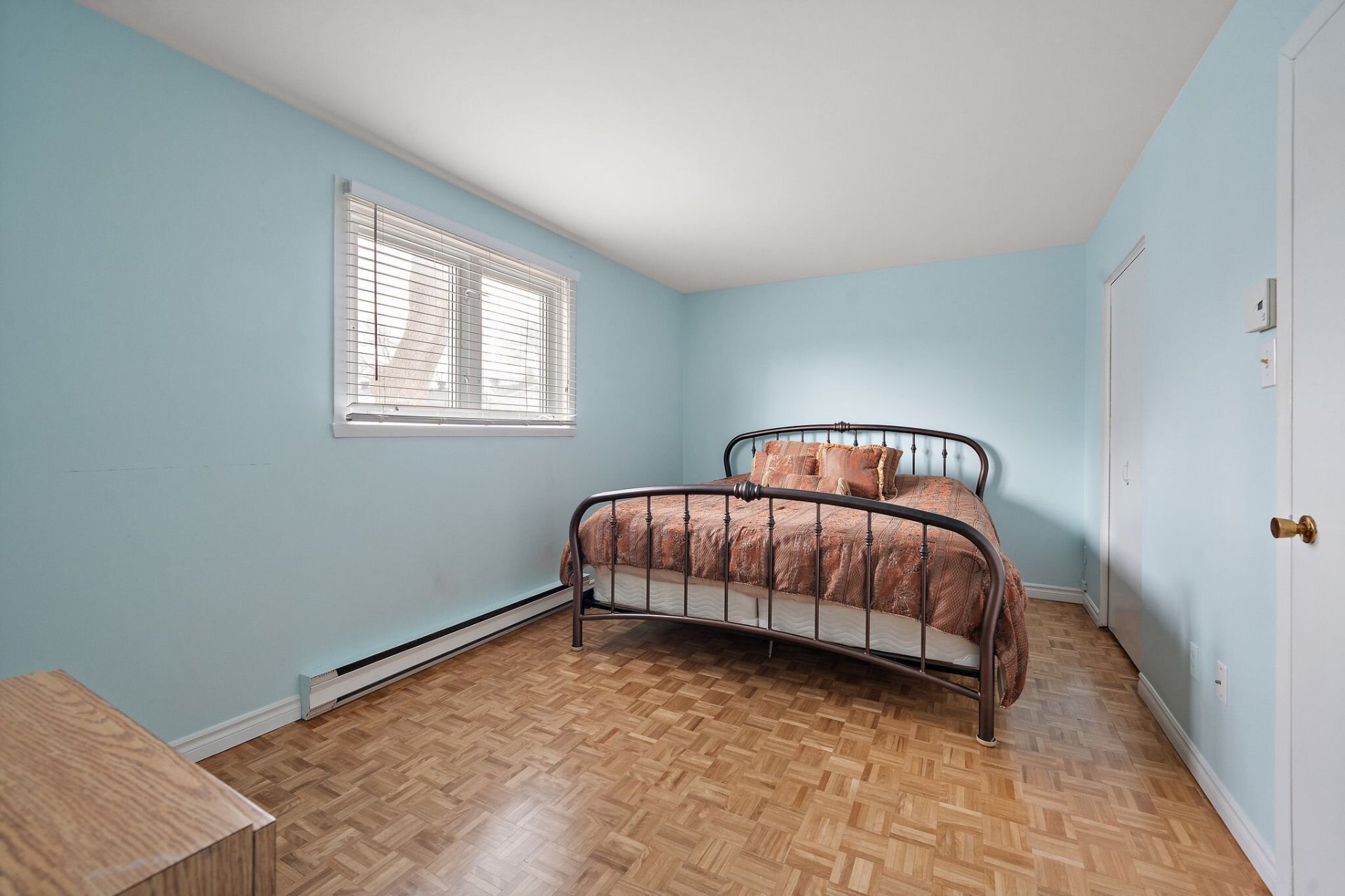 Family room in 4916 Rue Lake Montreal real estate