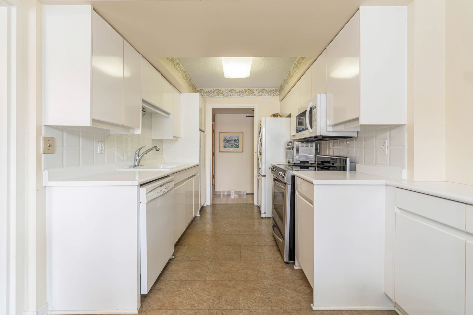 Second bedroom in Montreal condo 6565 Ch. Collins unit 207