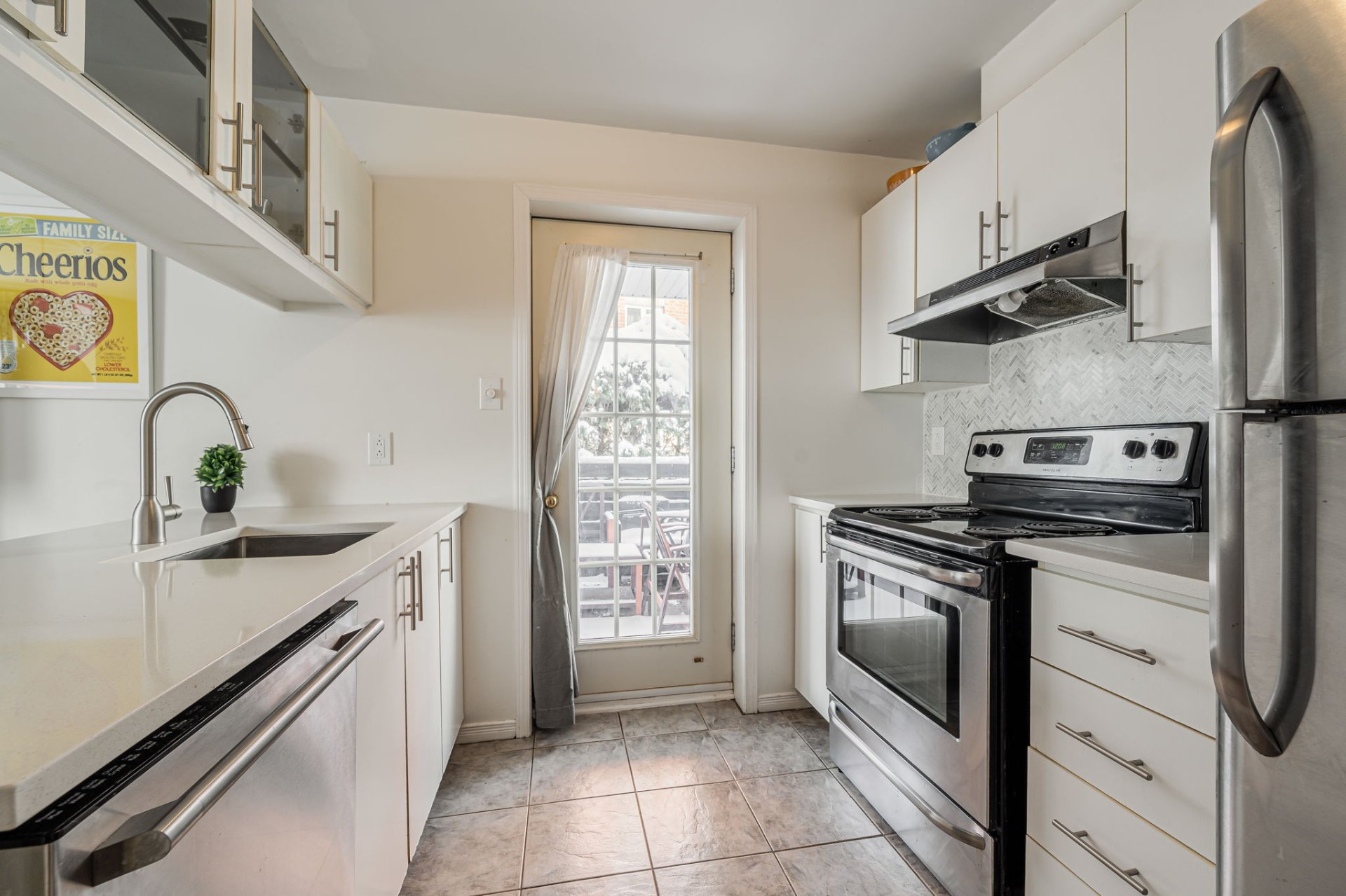 Third bedroom in Montreal property 122 Avenue de Balmoral