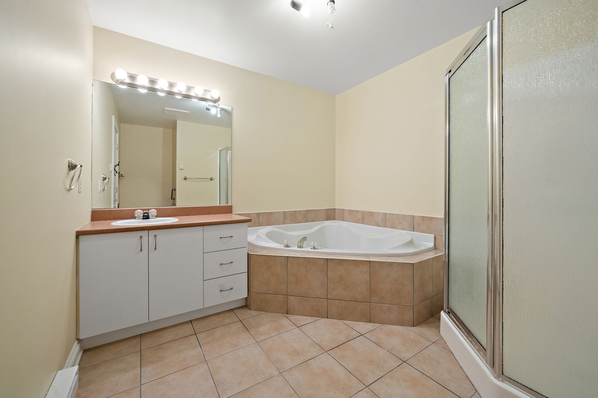 Underground parking in Montreal property 4030 Boulevard des Sources unit 305