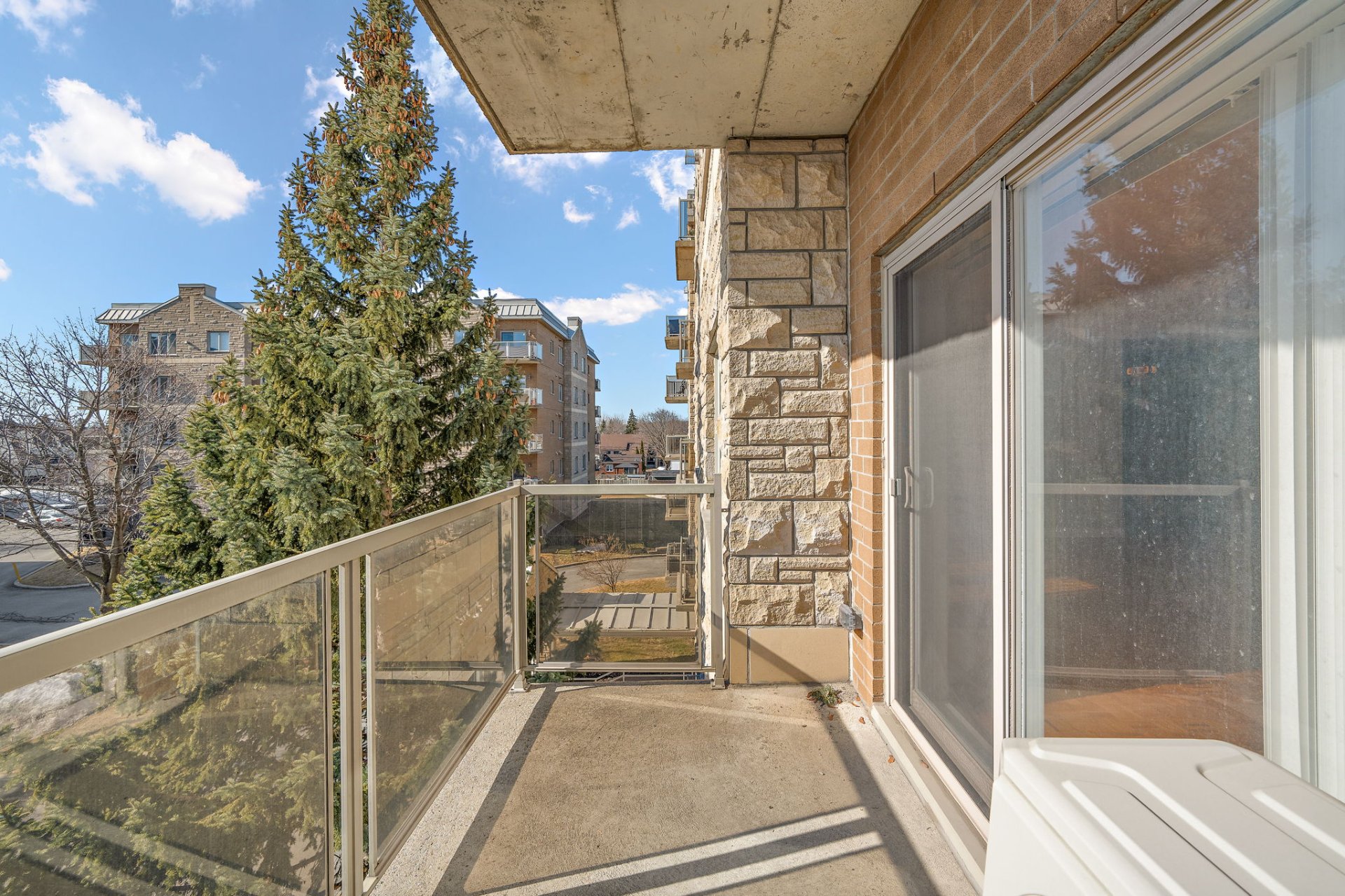 Gym facilities in Montreal condo building 4030 Boulevard des Sources