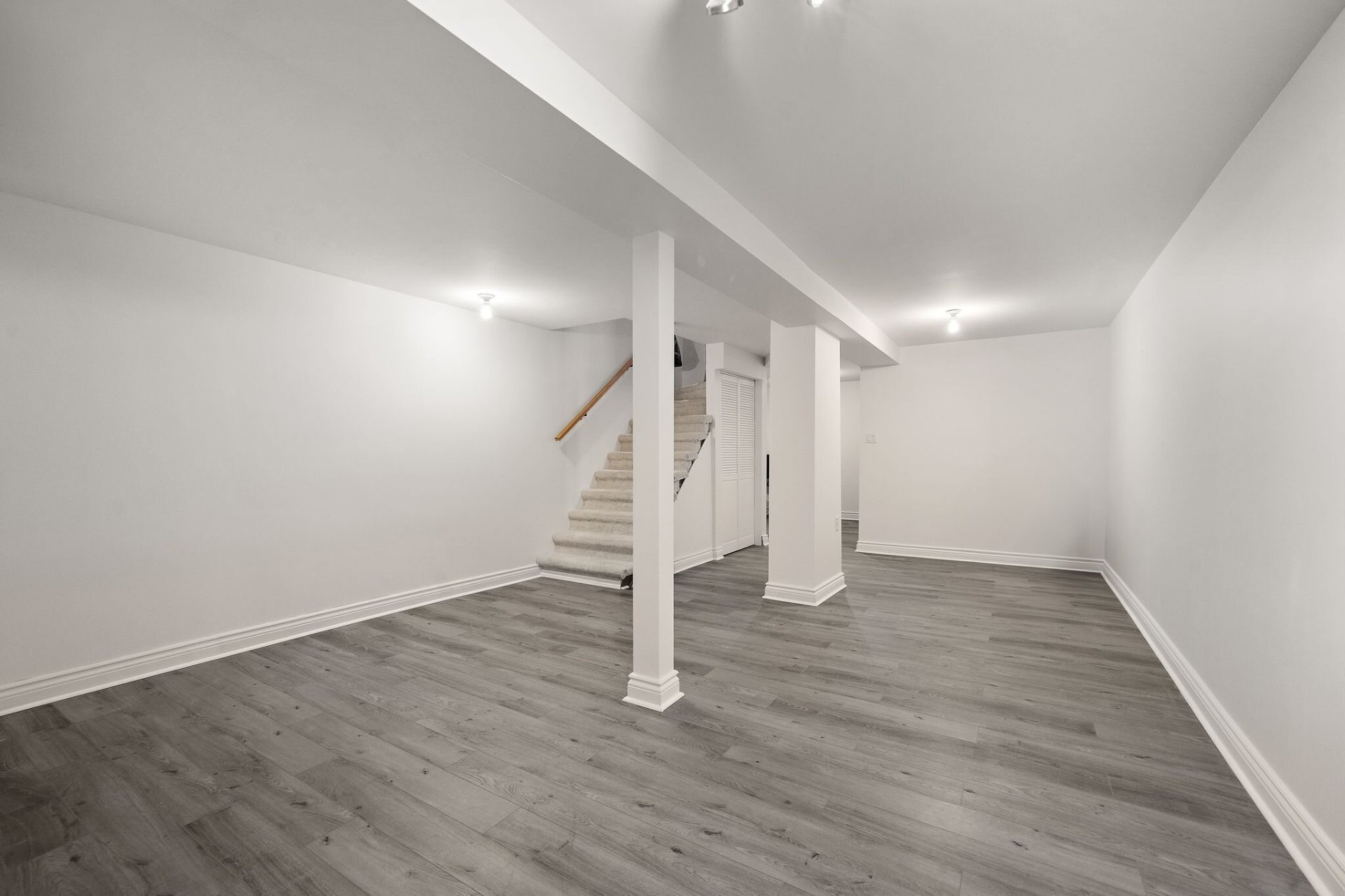 Outdoor deck in Montreal property listing 4916 Rue Lake