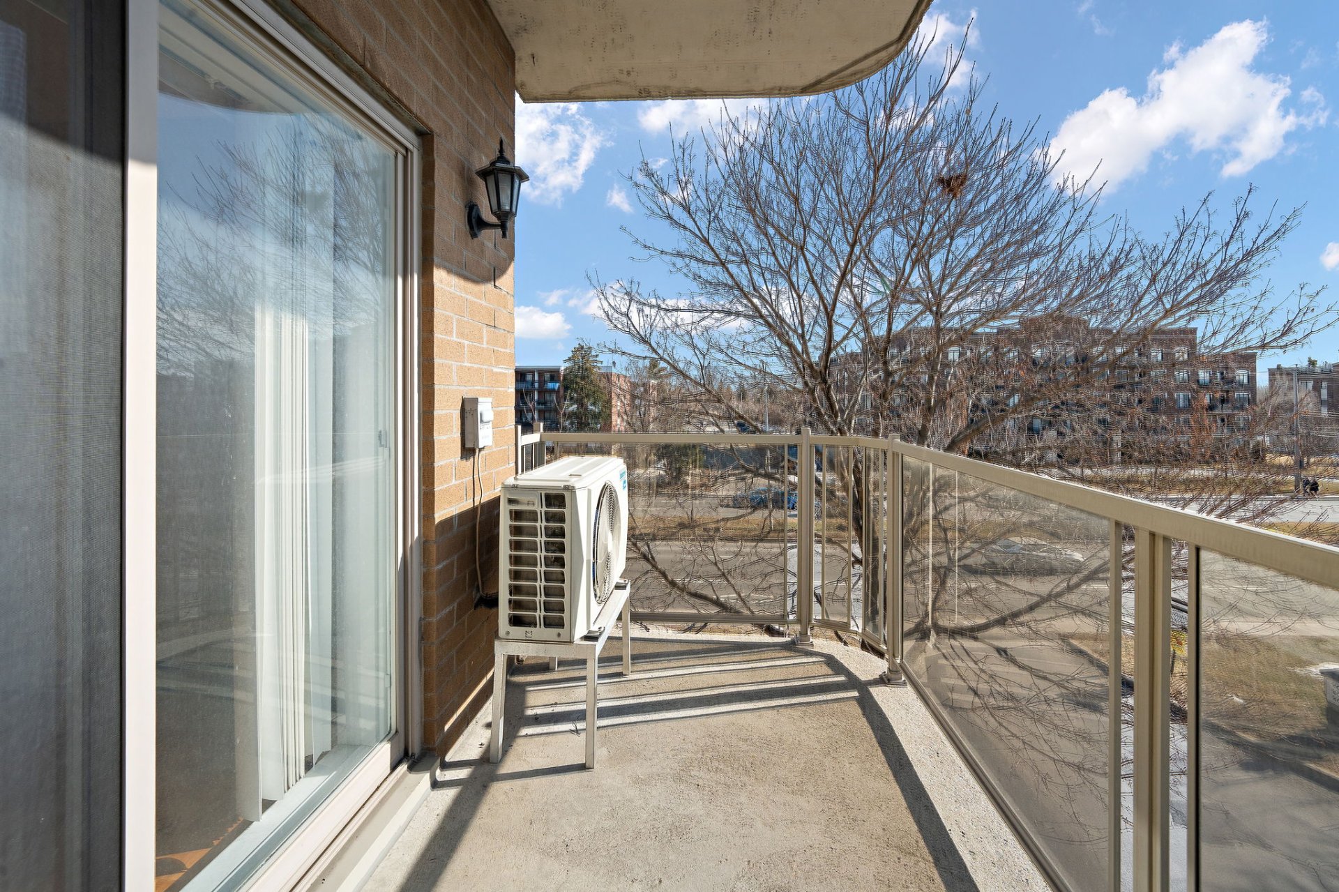 Exterior street view of Montreal condo 4030 Boulevard des Sources by Chai Tadmor and Ronit Ziegler