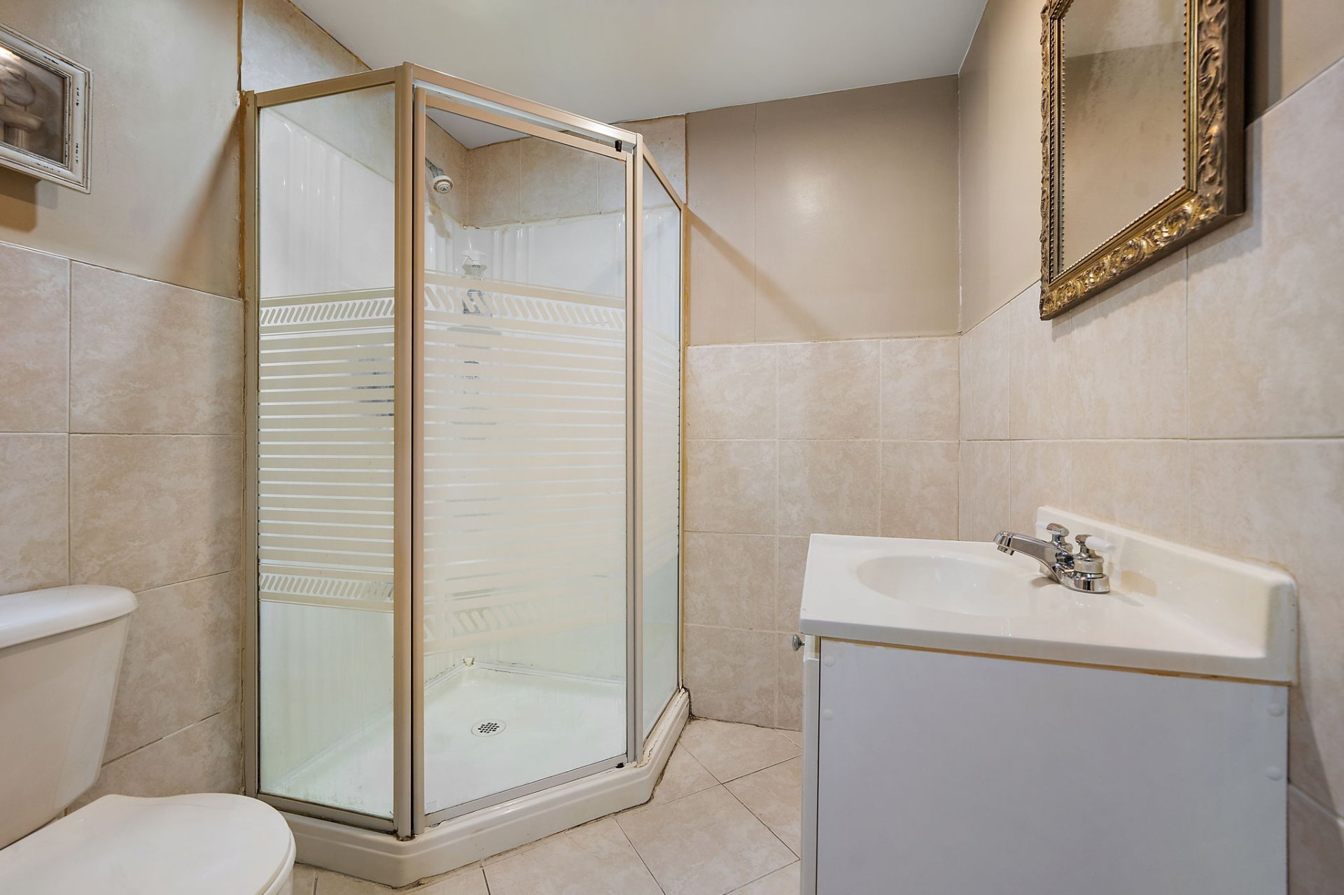 Spacious backyard at Montreal home for sale 242 Rue Autumn