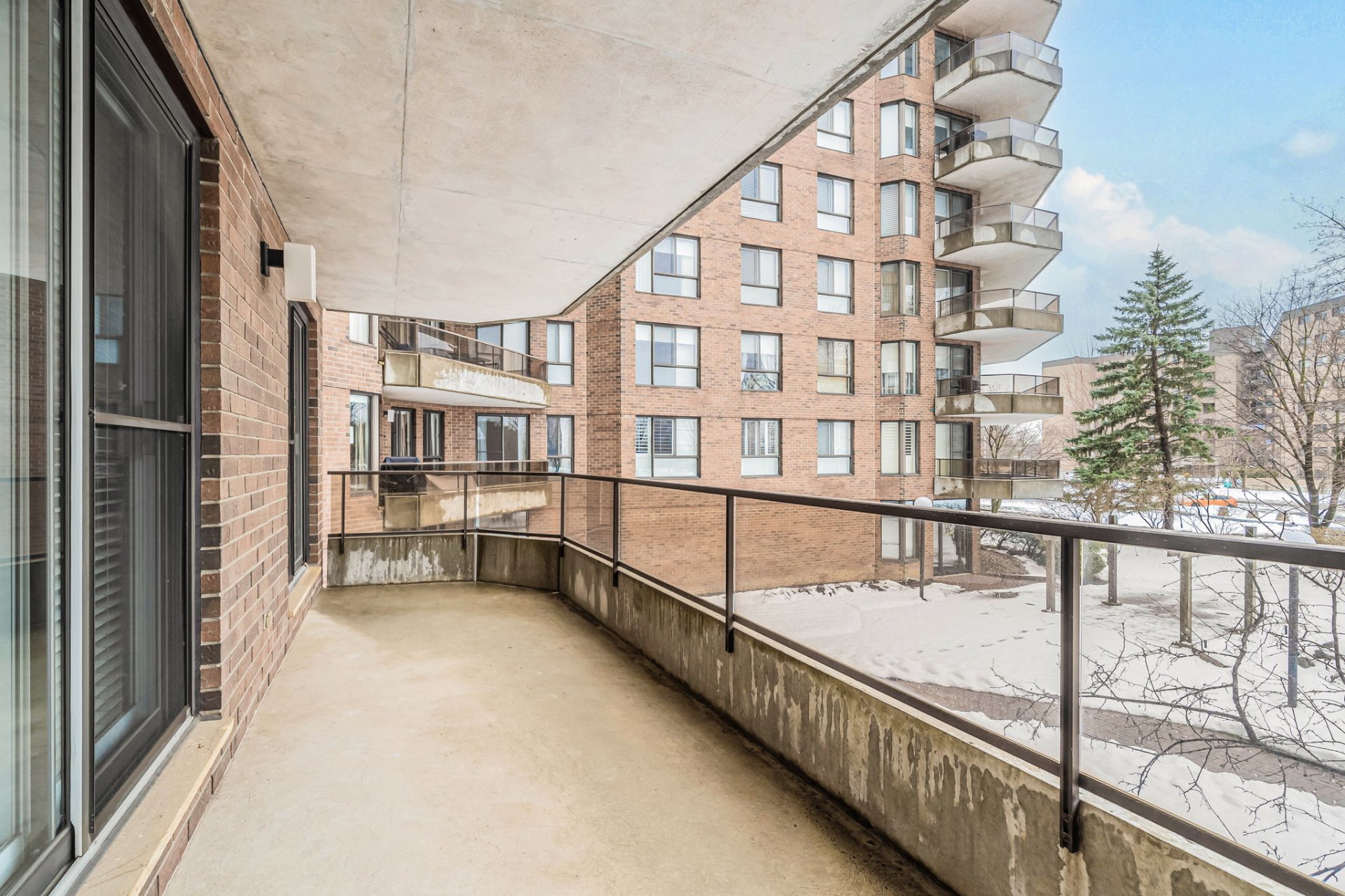 Building amenities at Montreal condo 6565 Ch. Collins unit 207