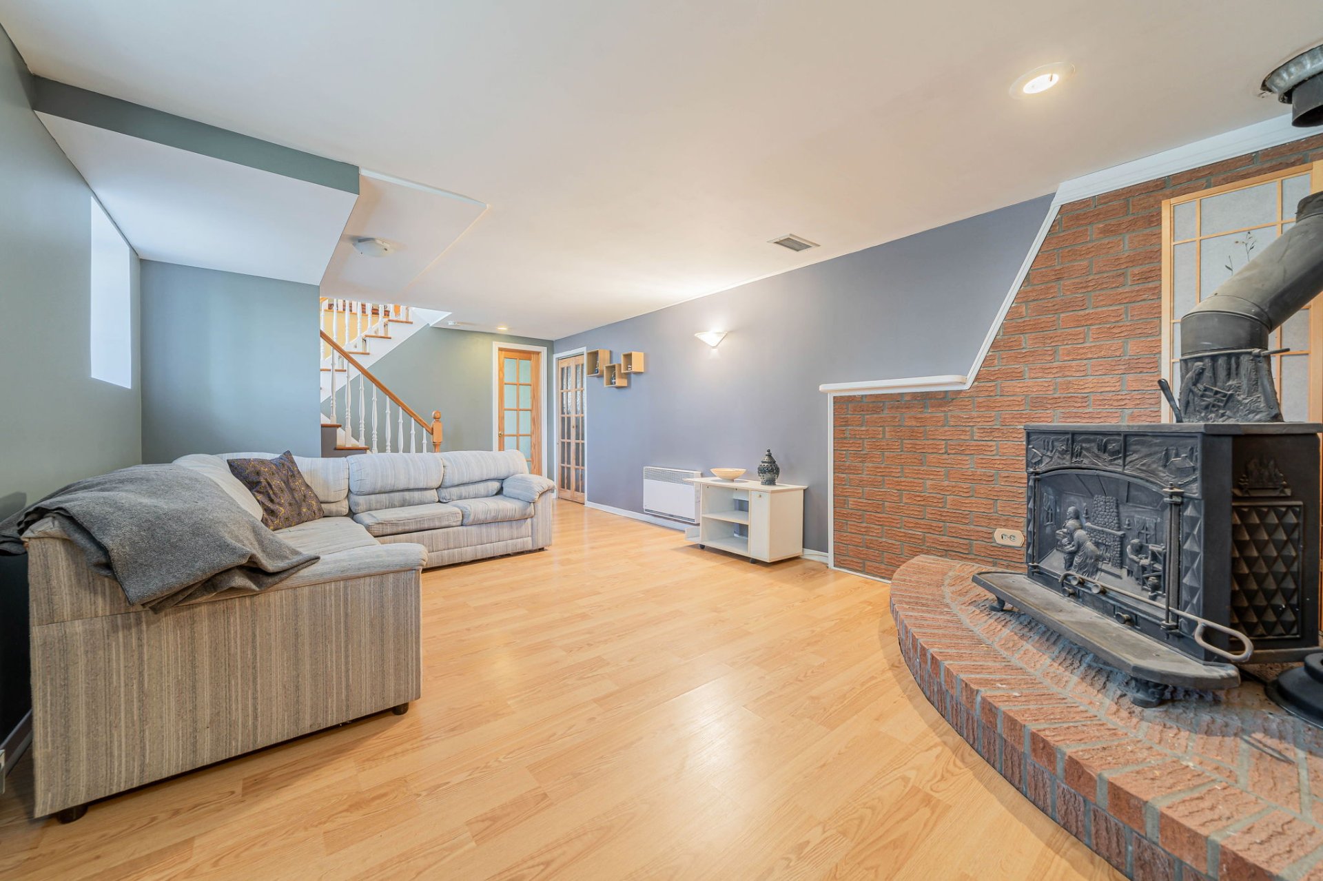 Detached garage at Montreal home 915 Boulevard de Chateauneuf
