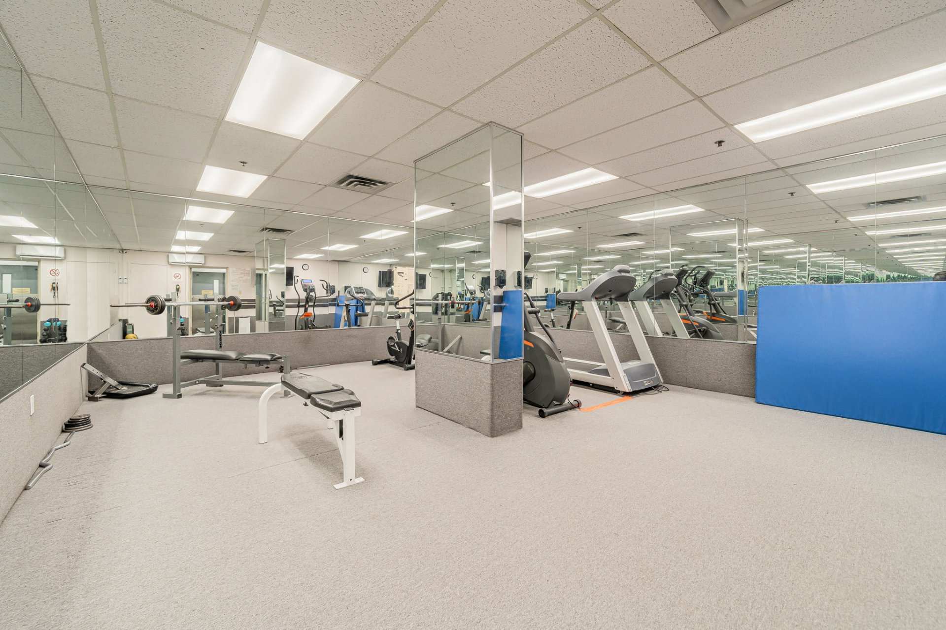 Neighborhood view near 6565 Ch. Collins Montreal real estate