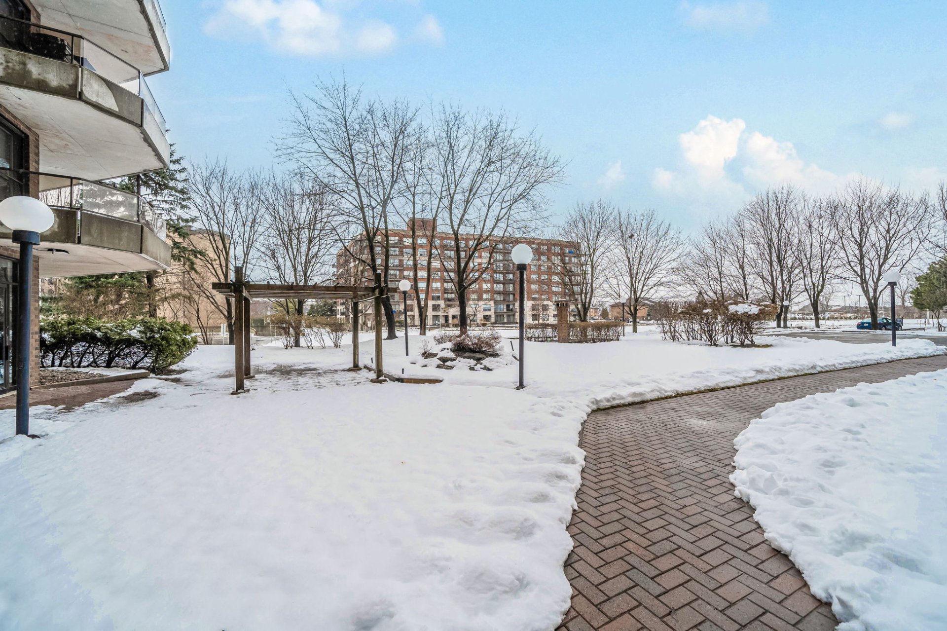 Street view of Montreal condo for sale at 6565 Ch. Collins unit 207 by Chai Tadmor and Ronit Ziegler