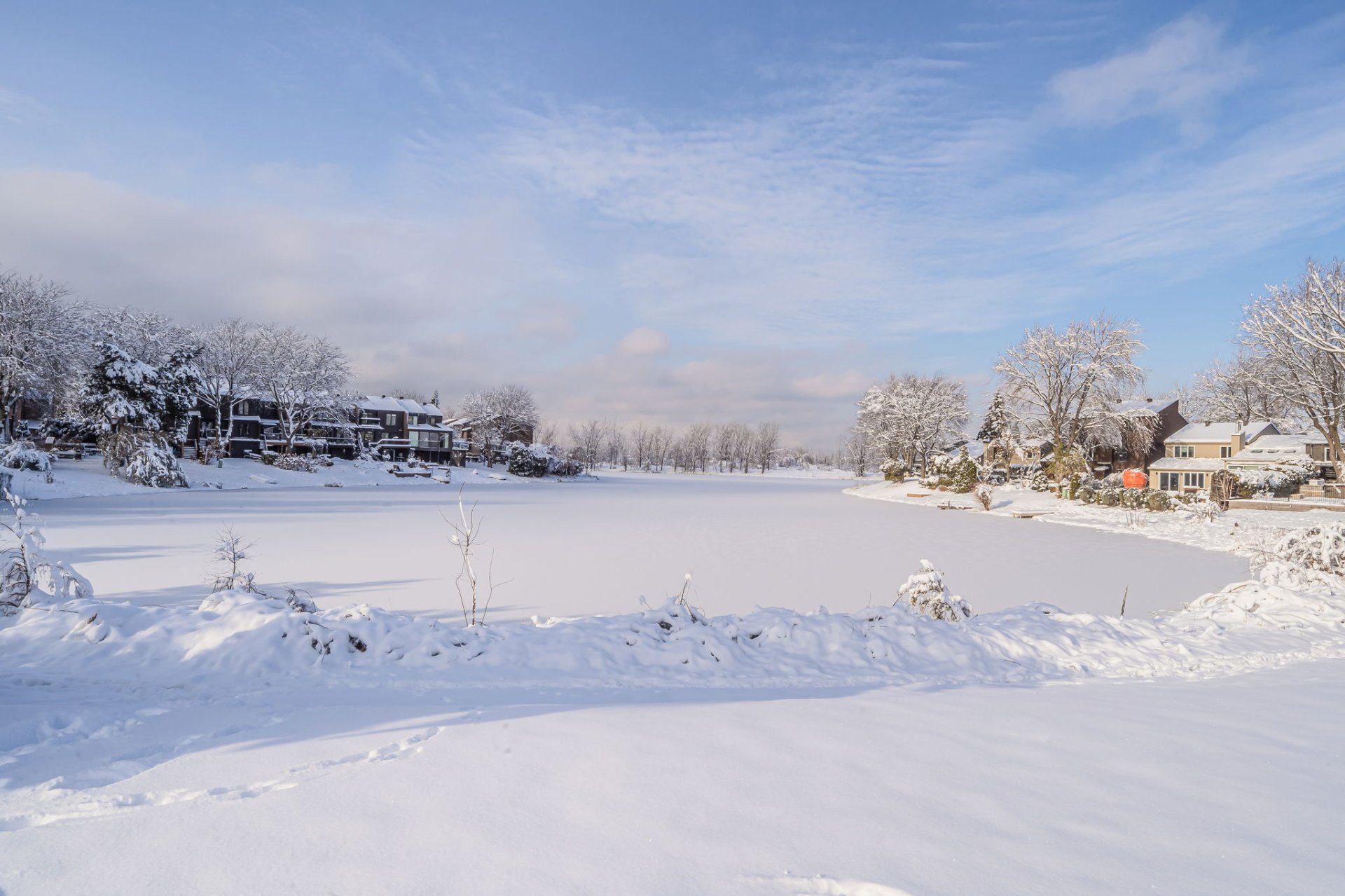 Street view of Montreal real estate at 122 Avenue de Balmoral
