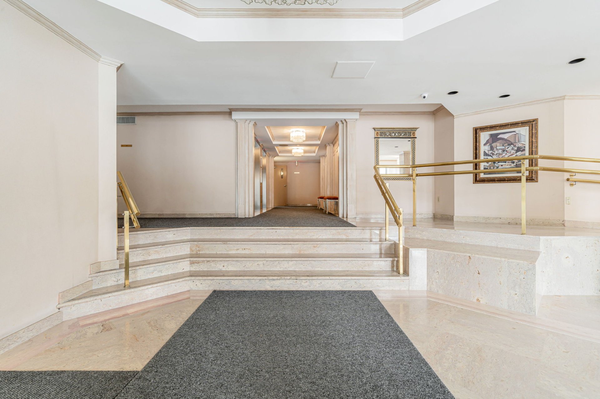 Lobby entrance of Montreal condo at 6565 Ch. Collins