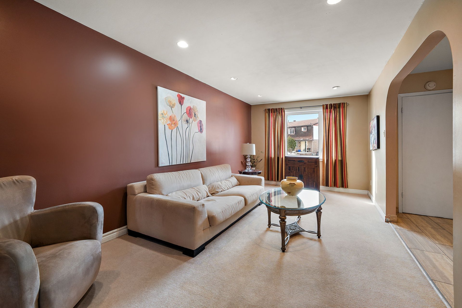 Bright living room in 242 Rue Autumn Montreal real estate