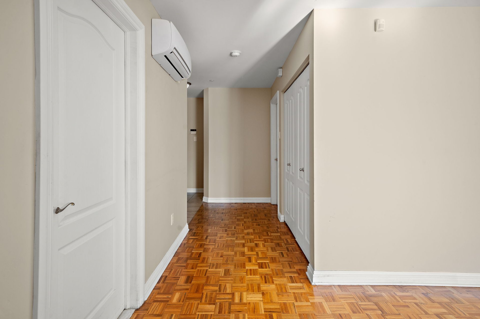 Modern kitchen in Montreal condo for sale 4030 Boulevard des Sources unit 305