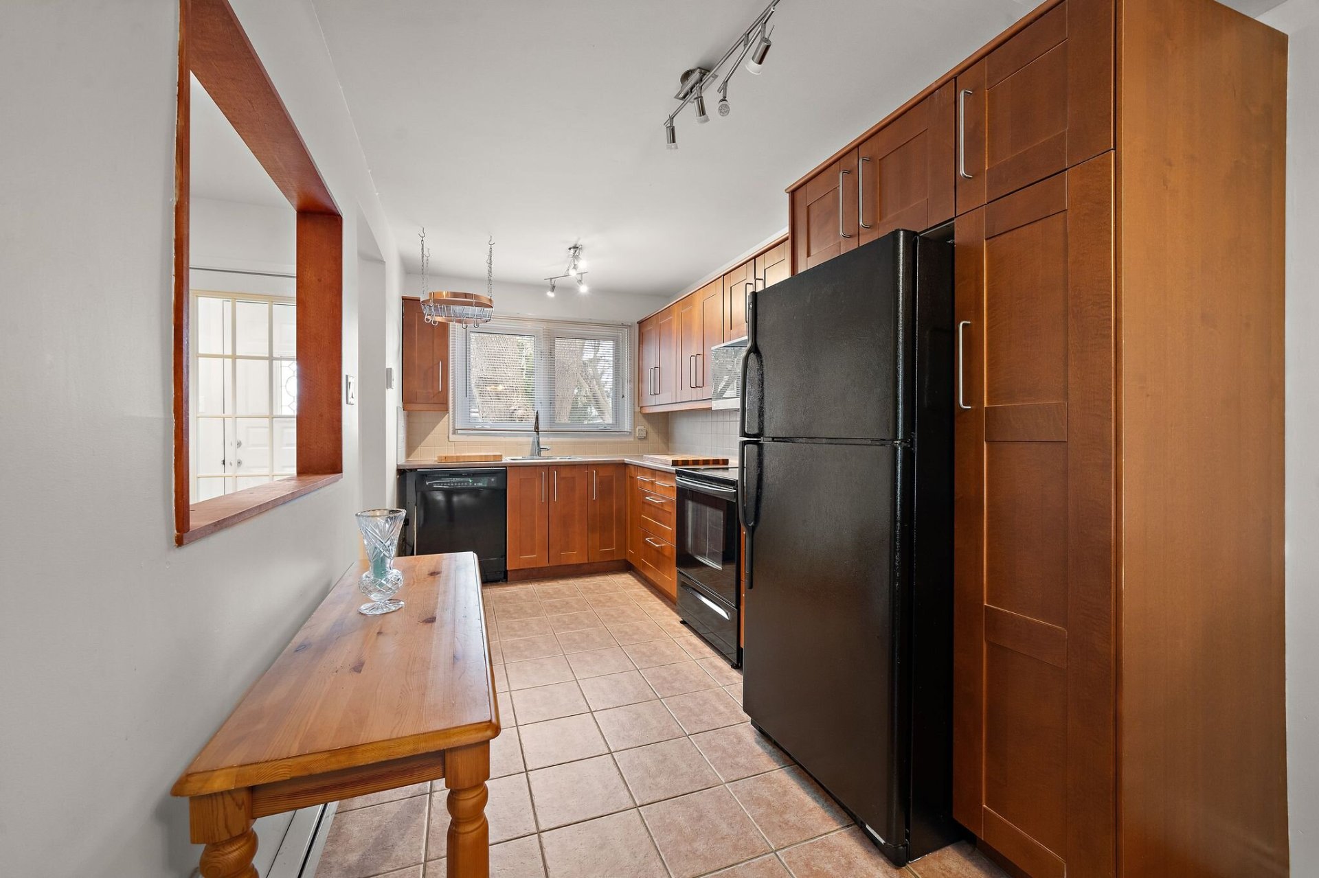 Primary bedroom in 4916 Rue Lake Montreal property for sale