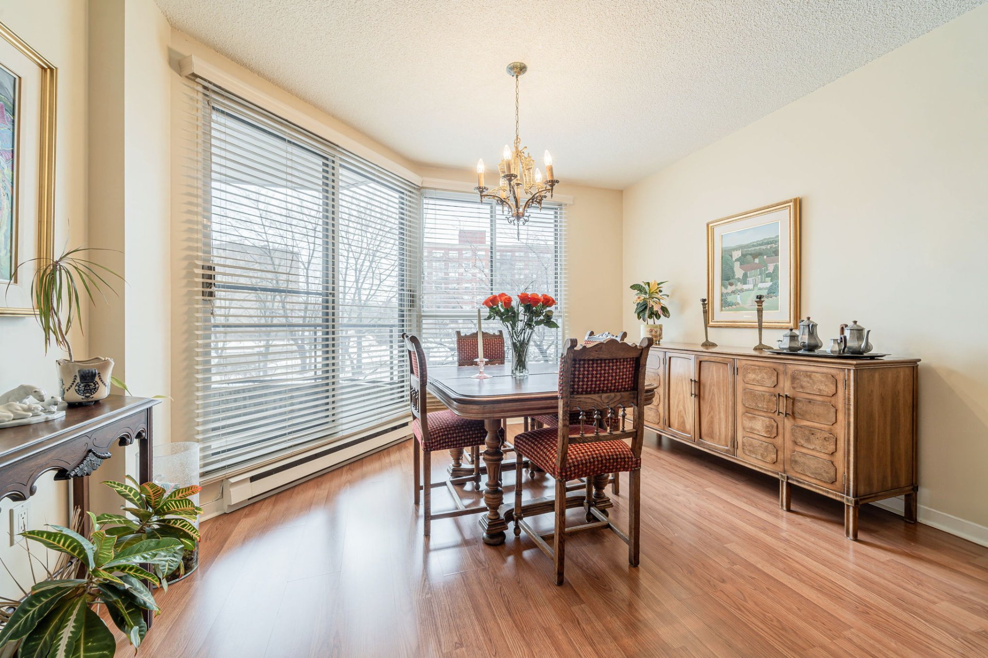 Kitchen with island in Montreal real estate 6565 Ch. Collins unit 207