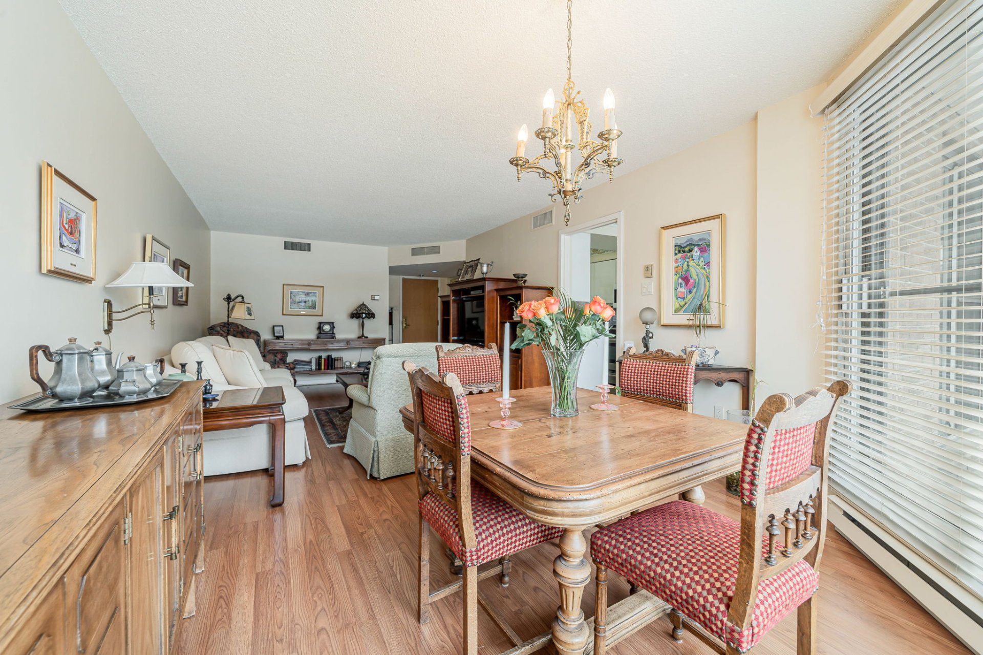 Primary bedroom in Montreal condo 6565 Ch. Collins unit 207