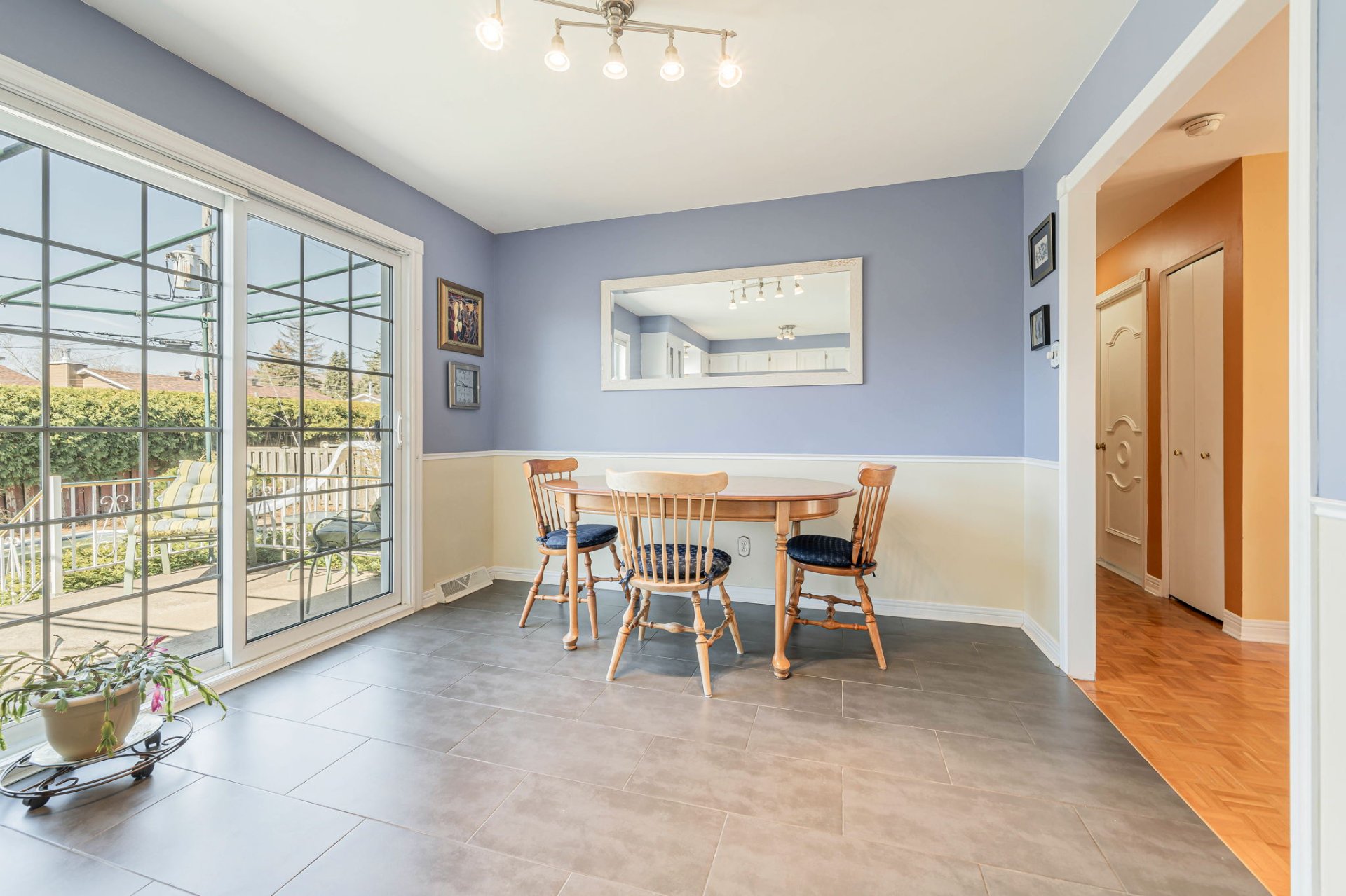 Primary bedroom in Montreal home for sale 915 Boulevard de Chateauneuf