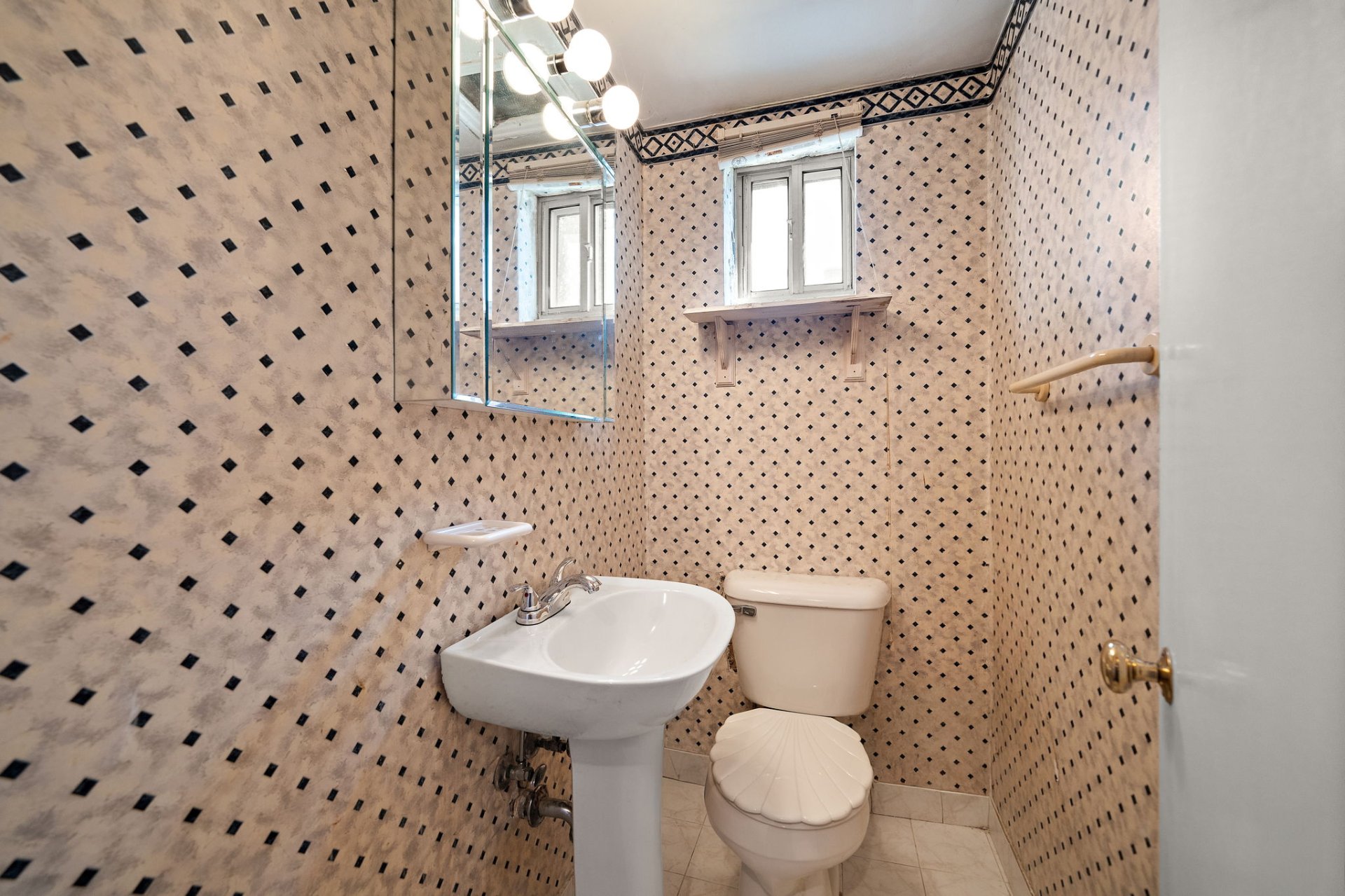 Staircase design inside 4916 Rue Lake Montreal property