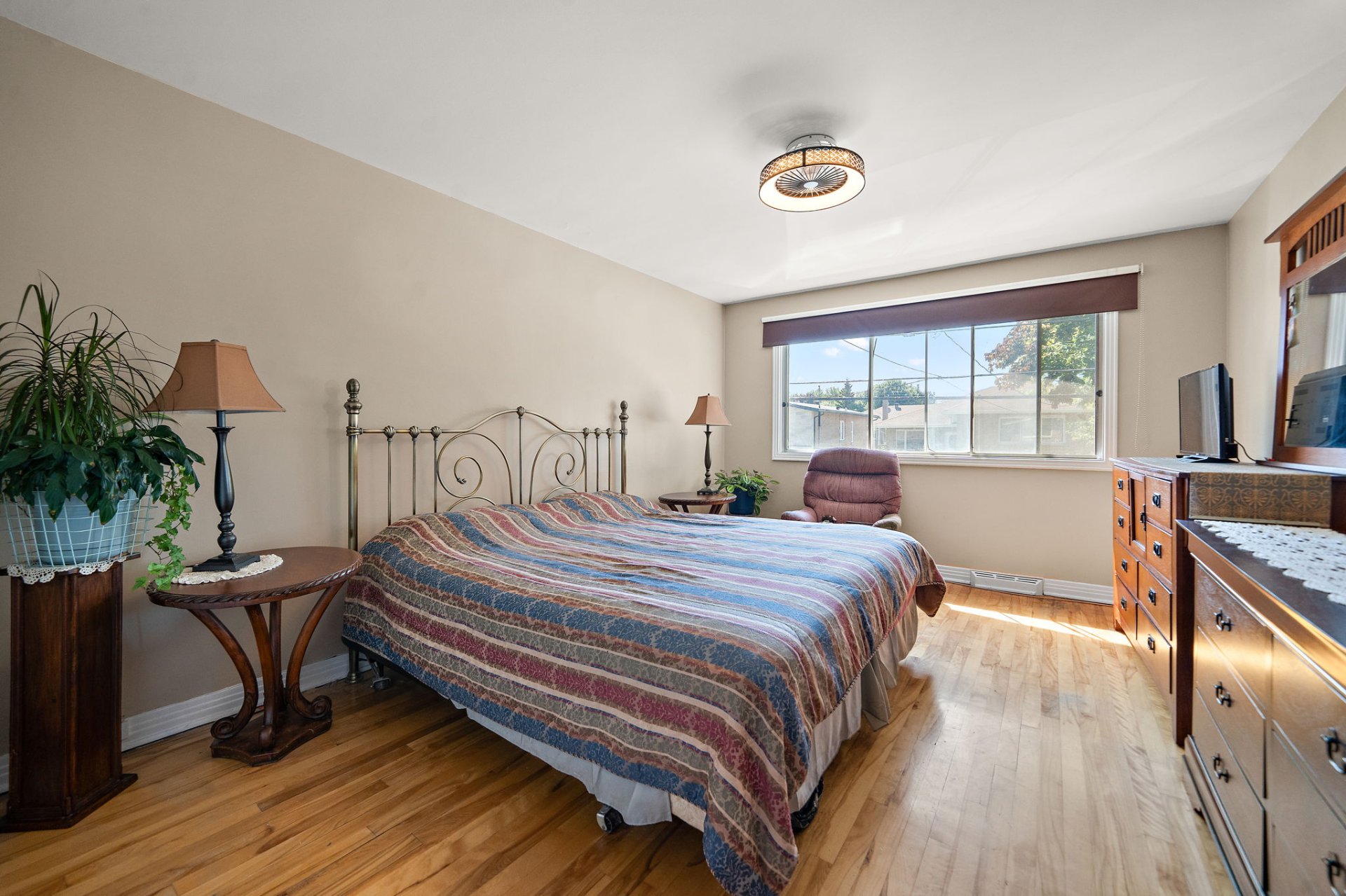 Home office or flex space at 4916 Rue Lake Montreal