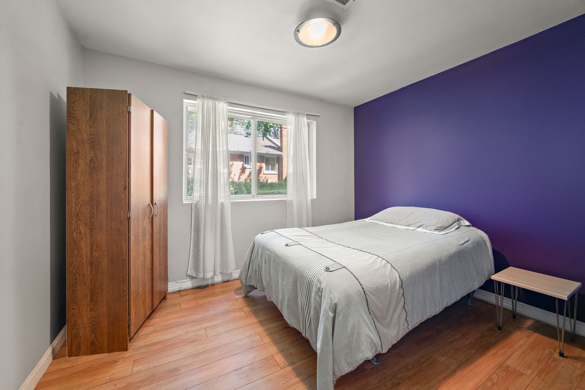 Laundry area in Montreal property on Rue Lake