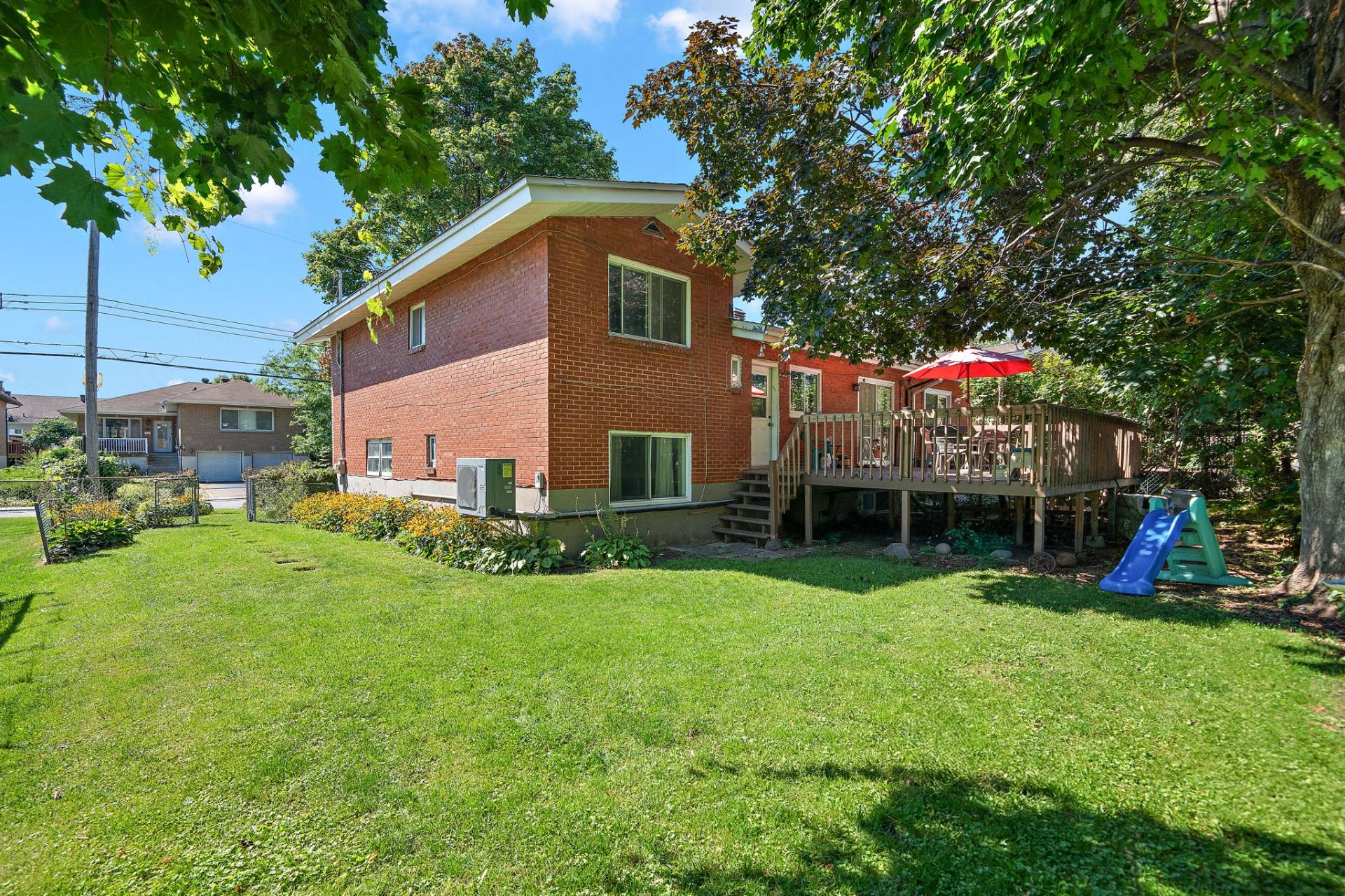 Street view and neighborhood of 4916 Rue Lake Montreal