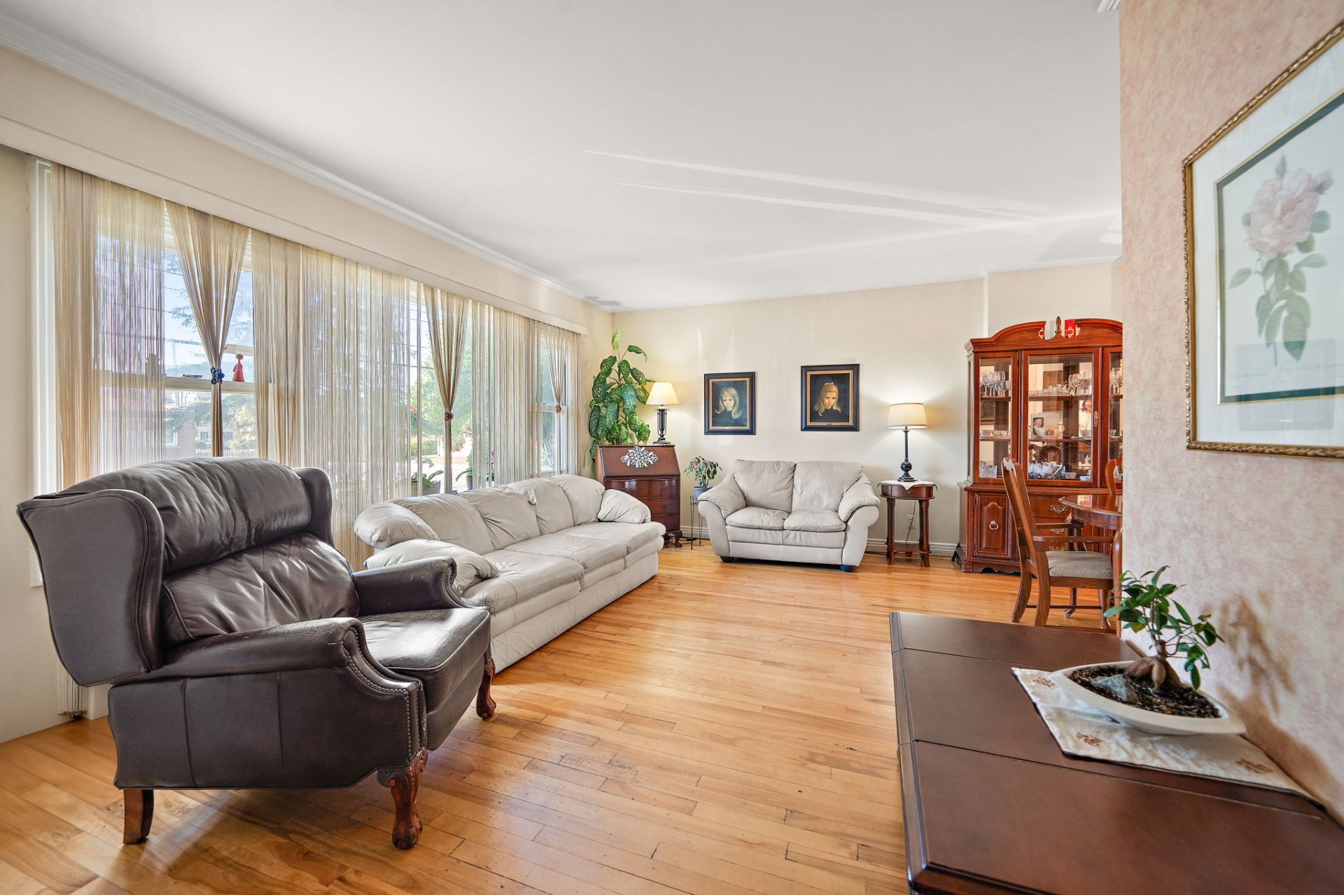 Open-concept design in Montreal home for sale on Rue Lake